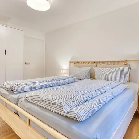 Achterhuus דירה *