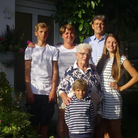 Achterhuus דירה *